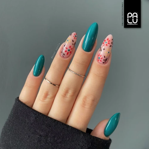 Manicure-hybrydowy-z-wykorzystaniem-koloru-Amsterdam-7.jpg