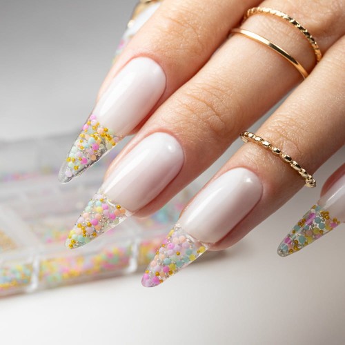 kolorowe-kulki-perelki-bulion-do-zdobienia-paznokci-w-kasetce-mix (6).jpg